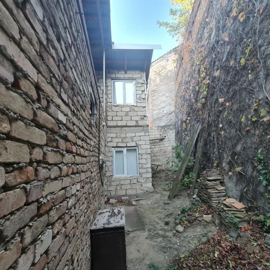იყიდება 8 ოთახიანი კერძო სახლი სვანეთის უბანში - ფოტო 8