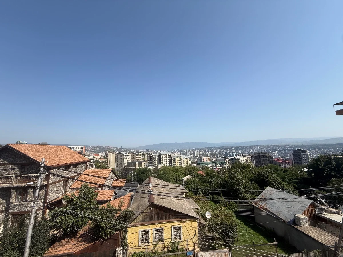 იყიდება 6 ოთახიანი კერძო სახლი ვერაზე - ფოტო 8