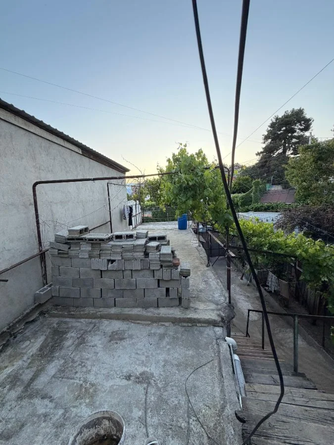 იყიდება 8 ოთახიანი კერძო სახლი სვანეთის უბანში - ფოტო 4