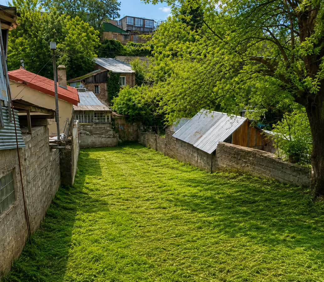 იყიდება მიწის ნაკვეთი სვანეთის უბანში - ფოტო 1