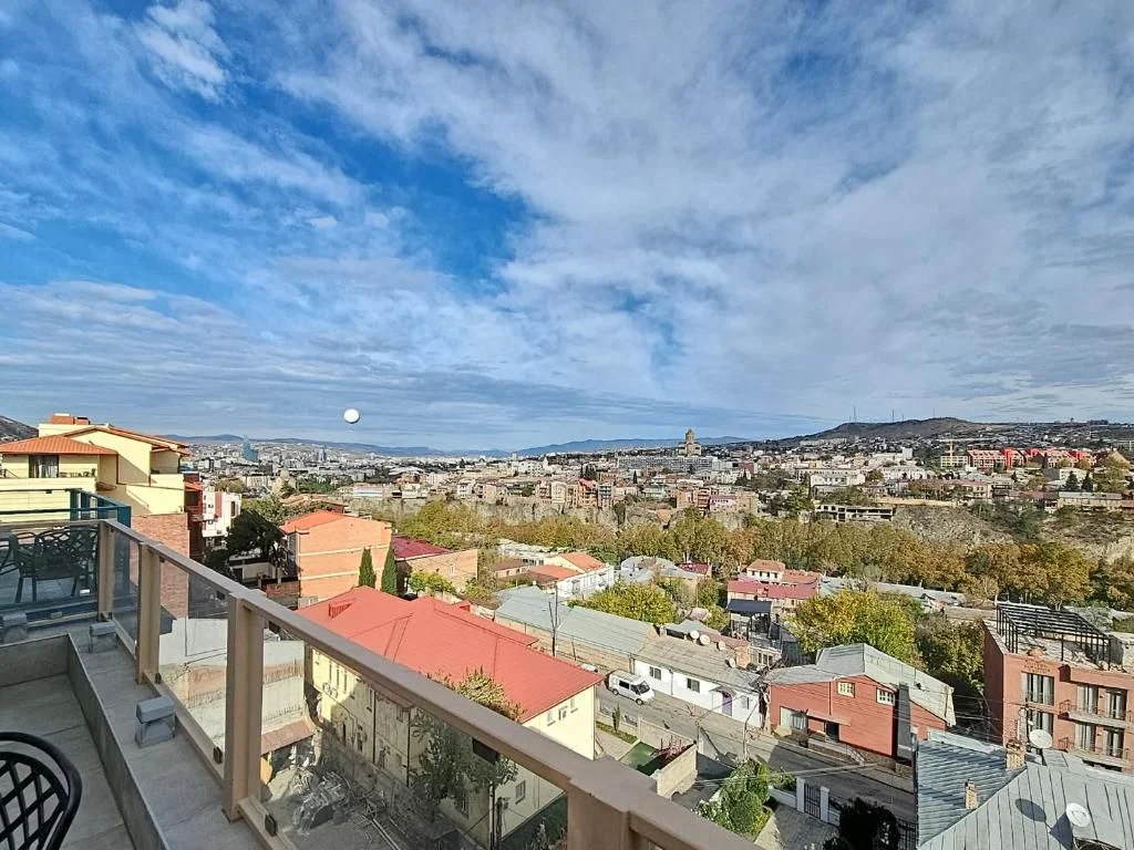 იყიდება 20 ოთახიანი სასტუმრო ორთაჭალაში - ფოტო 3
