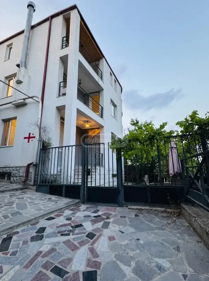 იყიდება 10 ოთახიანი სასტუმრო მთაწმინდაზე - ფოტო 7