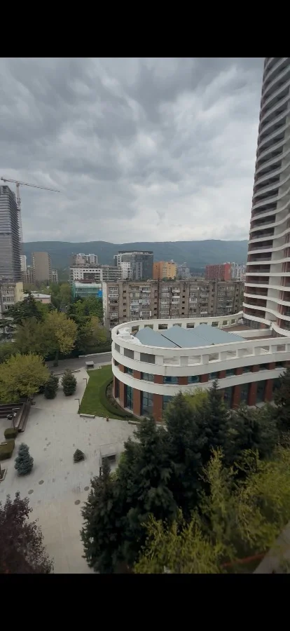 იყიდება 2 ოთახიანი ბინა საბურთალოზე - ფოტო 1
