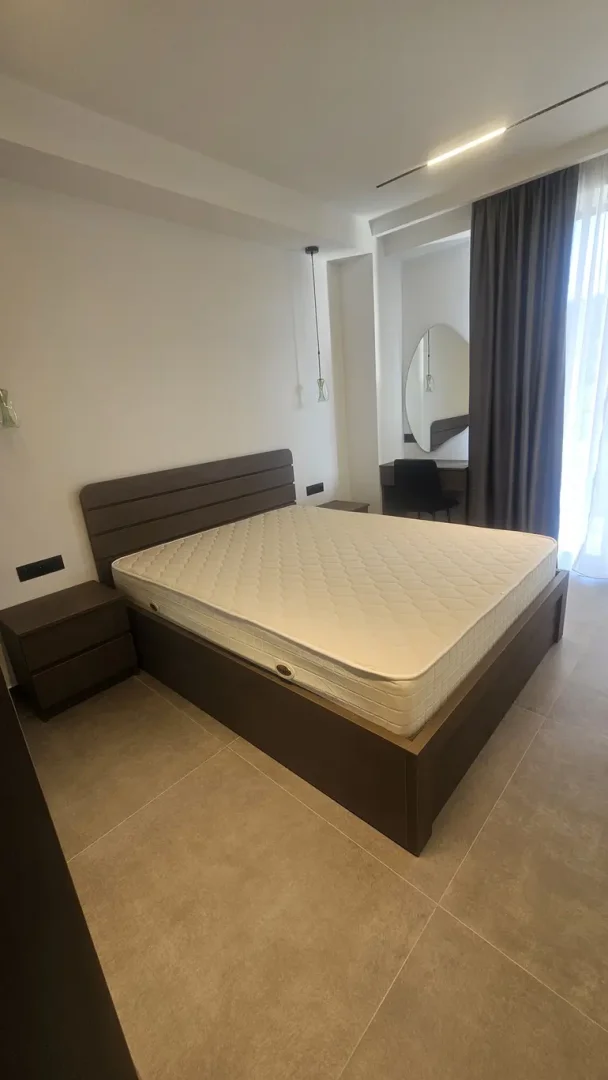 ქირავდება 2 ოთახიანი ბინა საბურთალოზე - ფოტო 8