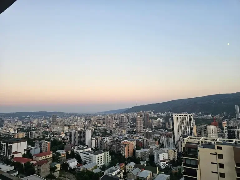 იყიდება 4 ოთახიანი ბინა ნუცუბიძის ფერდობში - ფოტო 8