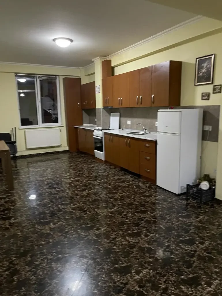 ქირავდება 5 ოთახიანი ბინა ისანში - ფოტო 1