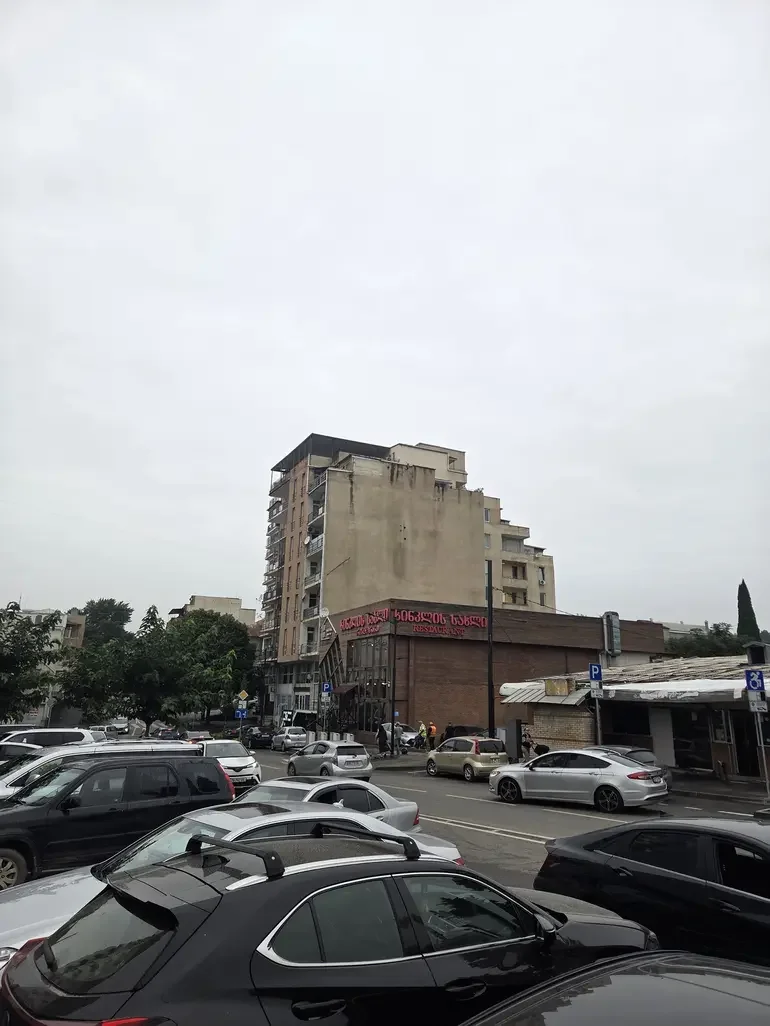 იყიდება 4 ოთახიანი ბინა ისანში - ფოტო 2