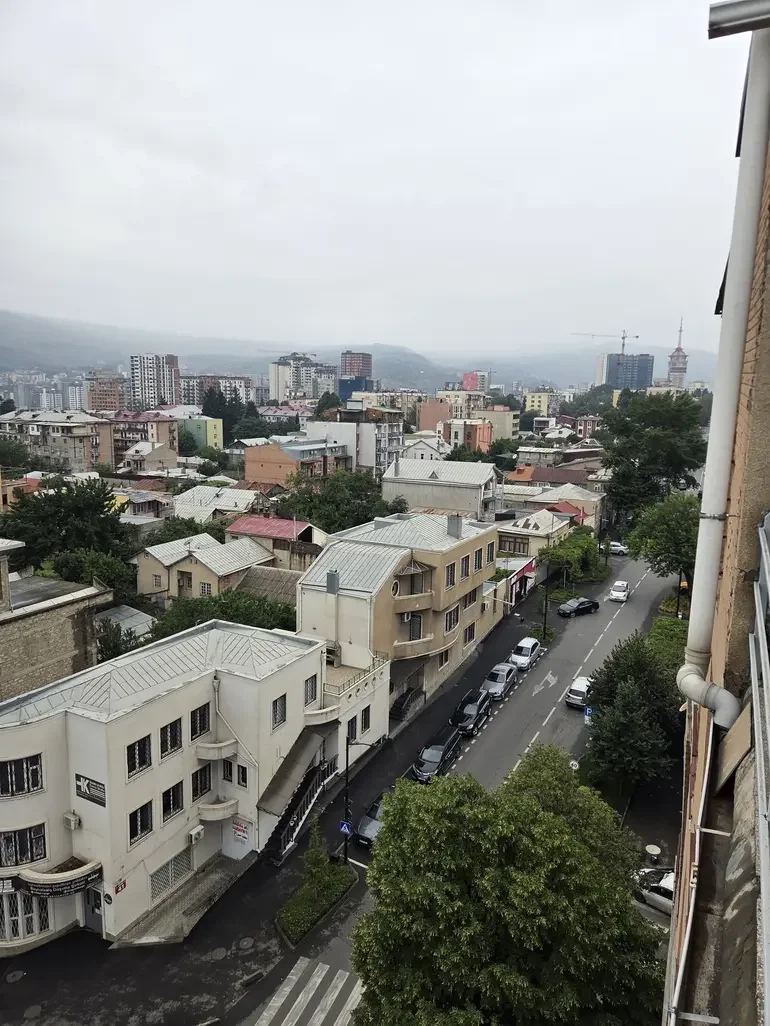 იყიდება 4 ოთახიანი ბინა ისანში - ფოტო 3