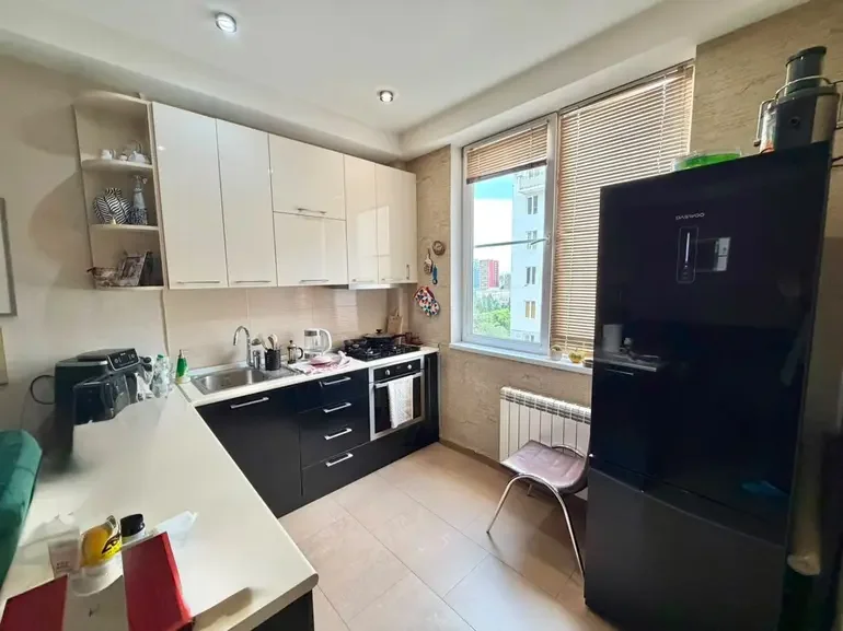 იყიდება 3 ოთახიანი ბინა საბურთალოზე - ფოტო 7