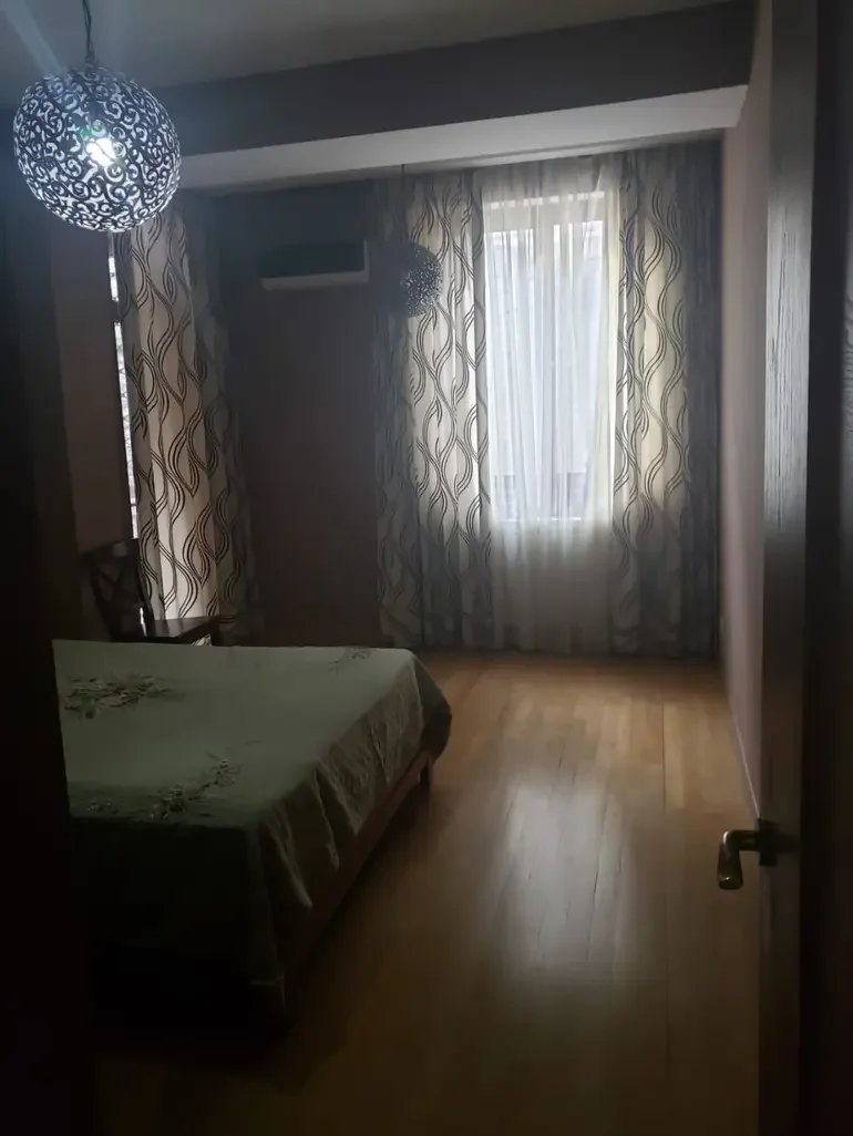 იყიდება 4 ოთახიანი ბინა მთაწმინდაზე - ფოტო 8