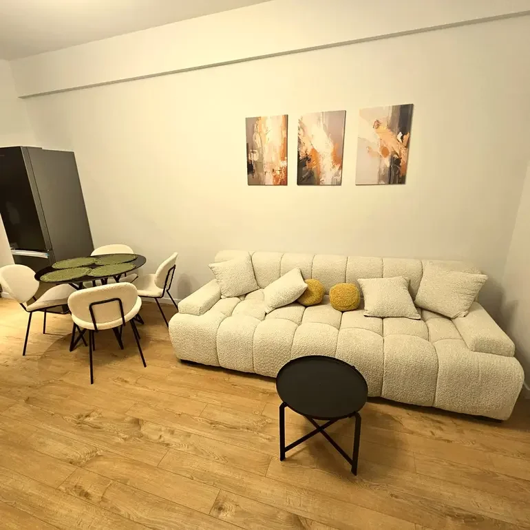 ქირავდება 2 ოთახიანი ბინა საბურთალოზე - ფოტო 1