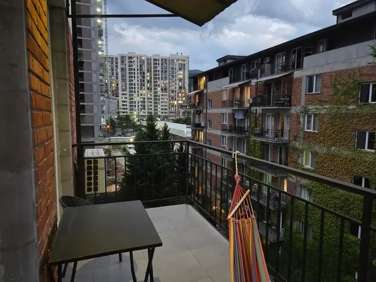 ქირავდება 2 ოთახიანი ბინა საბურთალოზე - ფოტო 4