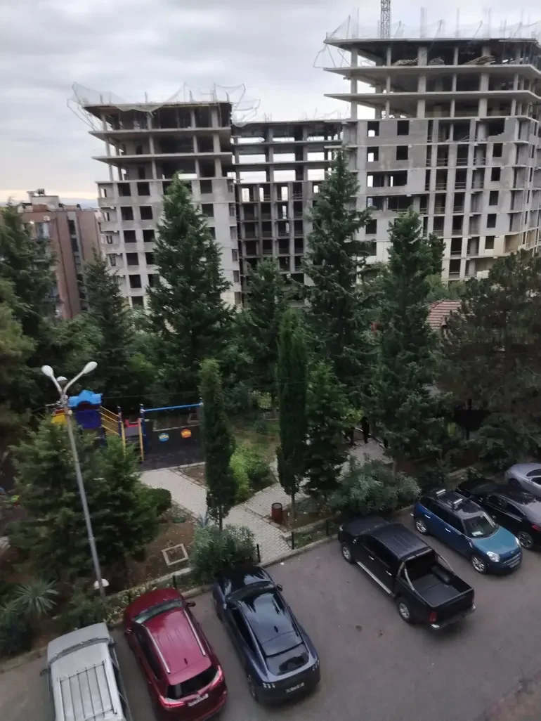 იყიდება 4 ოთახიანი ბინა კრწანისში - ფოტო 2