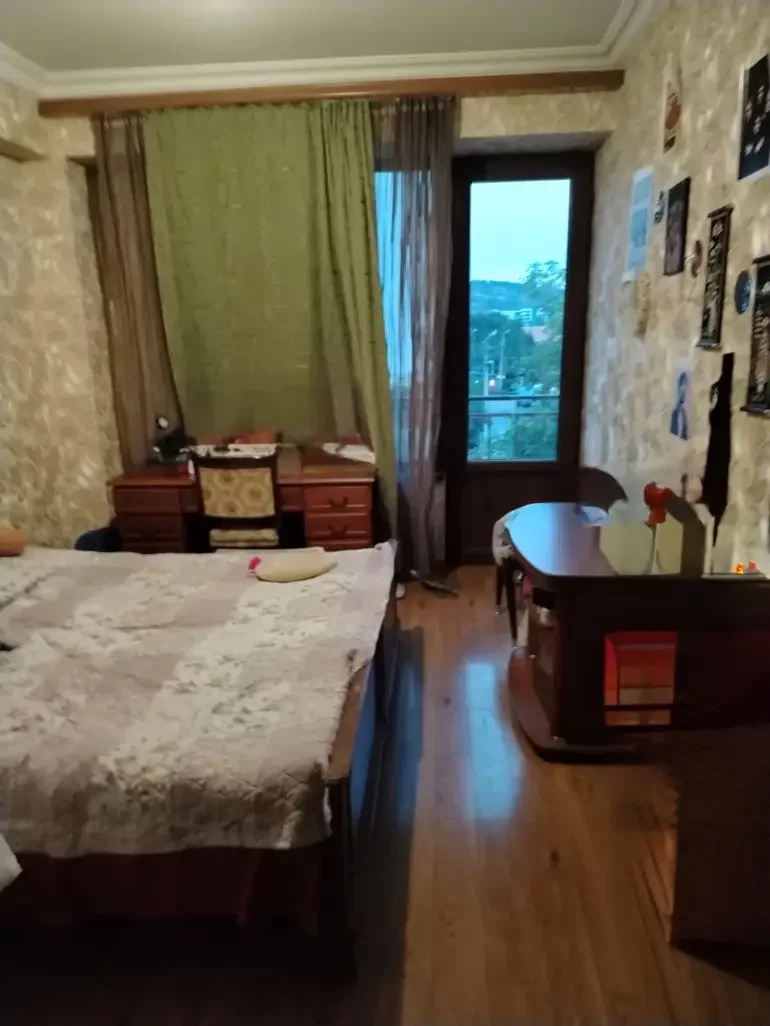 იყიდება 4 ოთახიანი ბინა კრწანისში - ფოტო 8