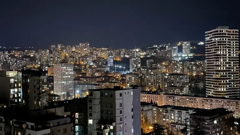ქირავდება 2 ოთახიანი ბინა საბურთალოზე - ფოტო 5
