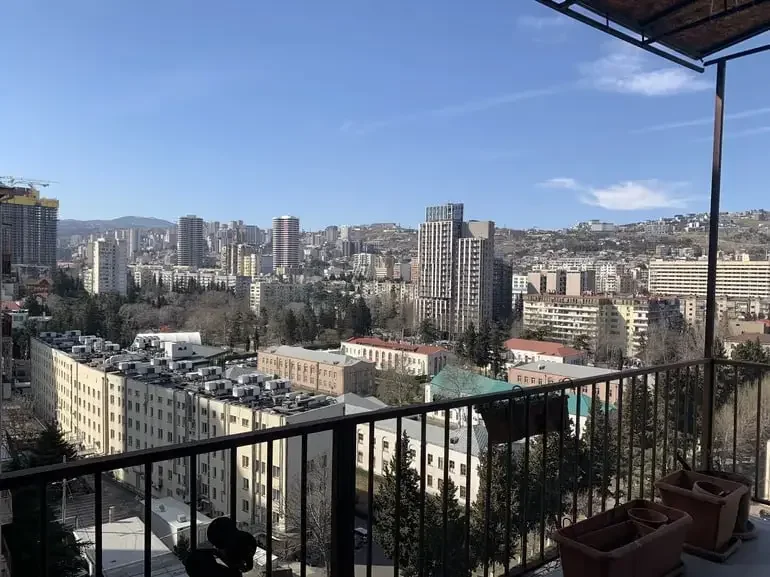 ქირავდება 3 ოთახიანი ბინა საბურთალოზე - ფოტო 5