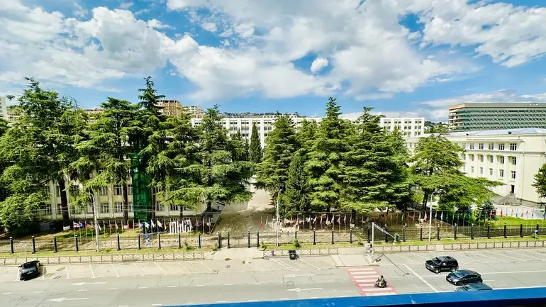 იყიდება 1 ოთახიანი ბინა საბურთალოზე - ფოტო 2
