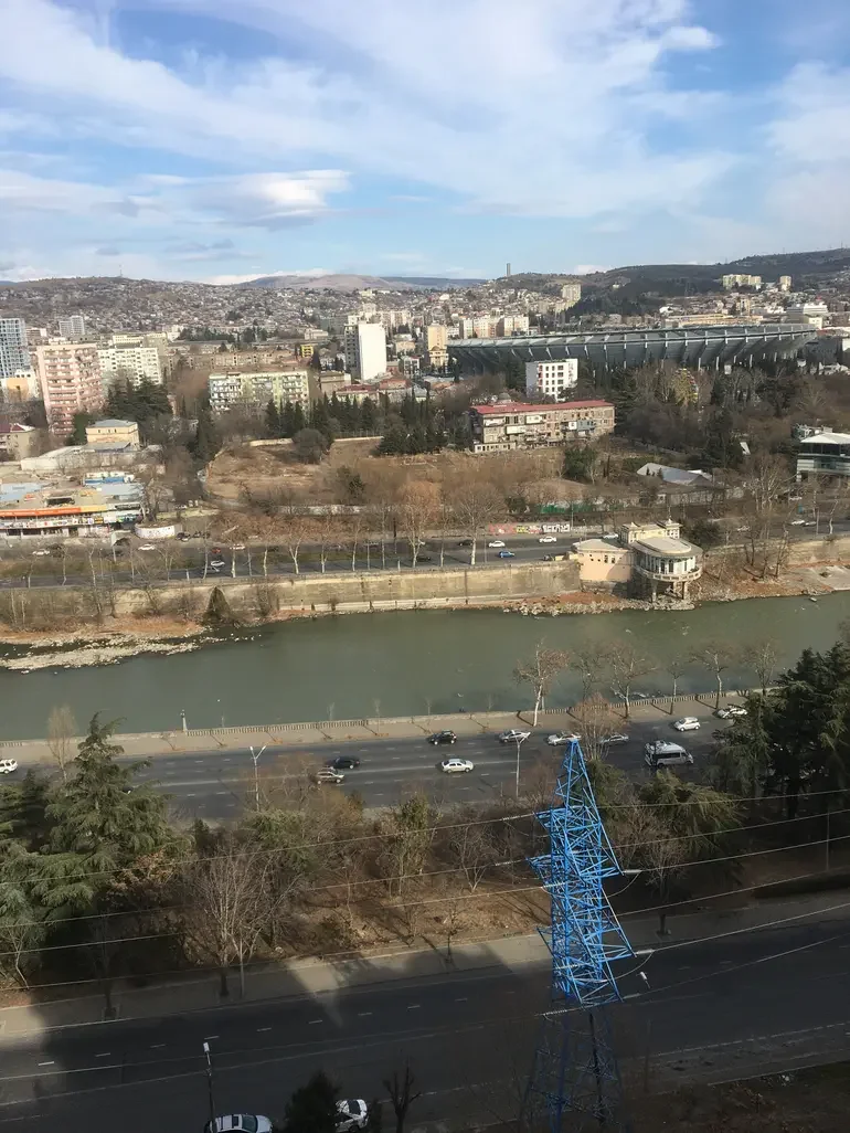 იყიდება 4 ოთახიანი ბინა საბურთალოზე - ფოტო 3