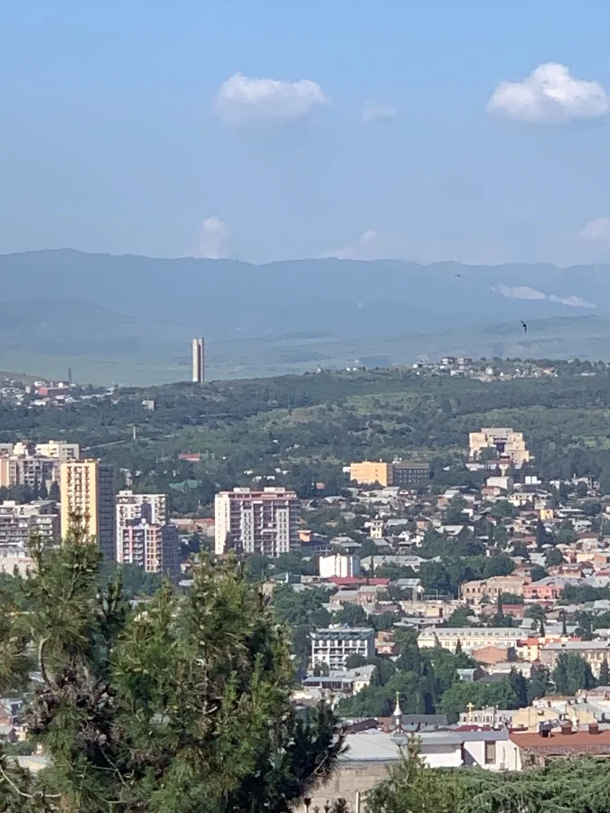 იყიდება 4 ოთახიანი ბინა ვერაზე - ფოტო 1