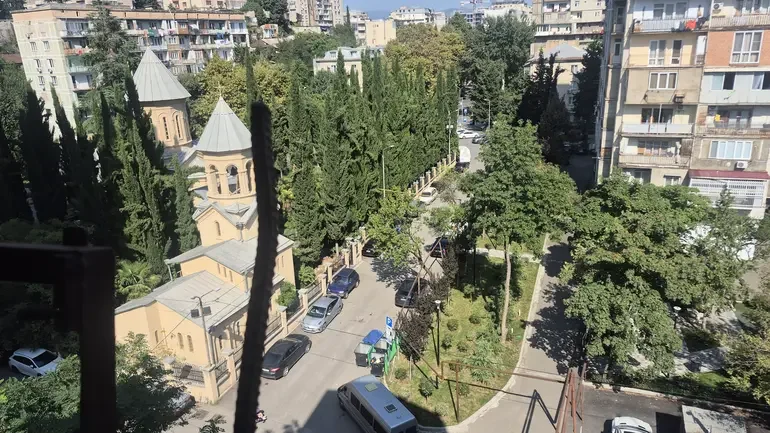 იყიდება 10 ოთახიანი ბინა სოფ. დიღომი - ფოტო 4