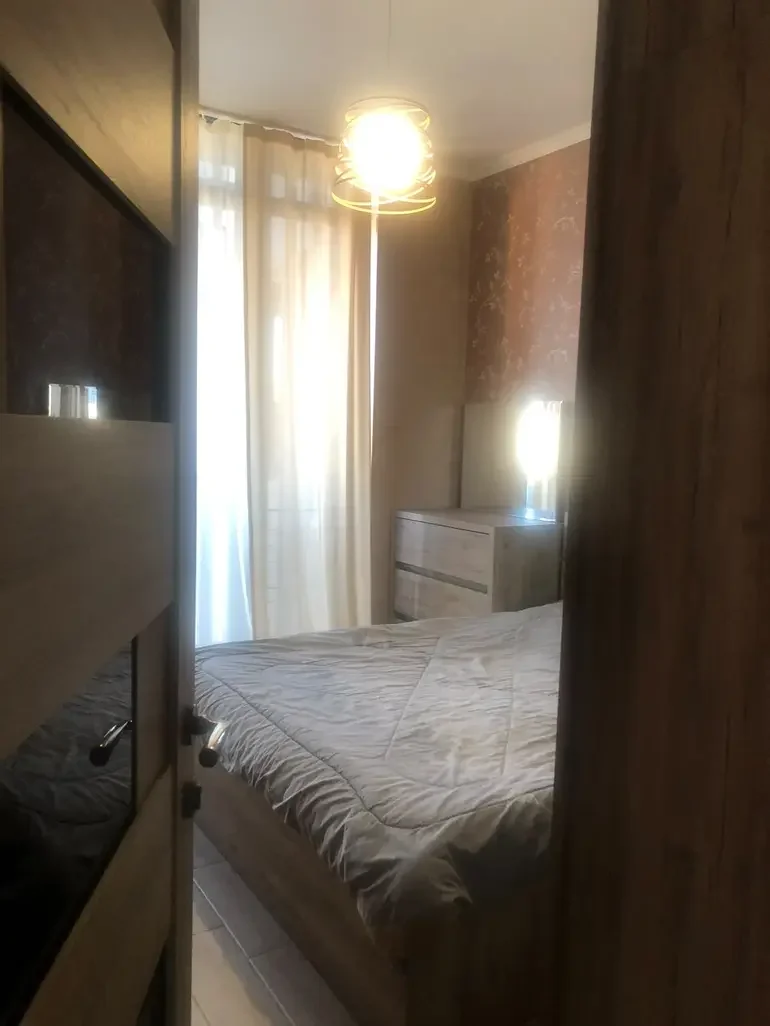 ქირავდება 2 ოთახიანი ბინა საბურთალოზე - ფოტო 4