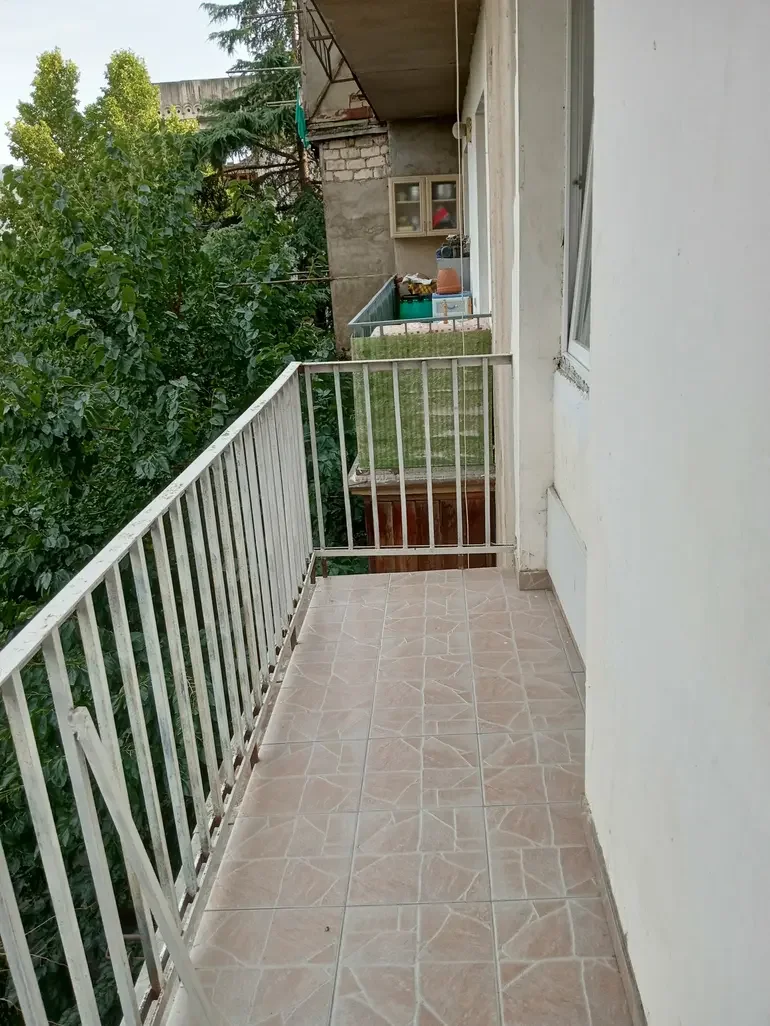ქირავდება 3 ოთახიანი ბინა საბურთალოზე - ფოტო 4