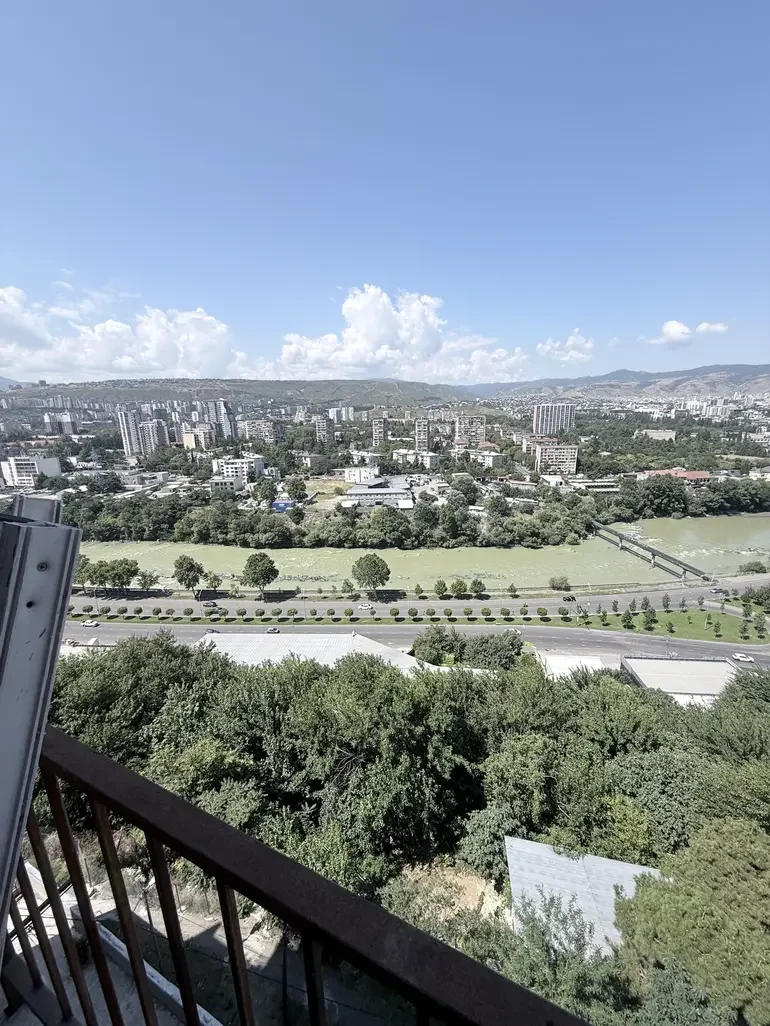 იყიდება 2 ოთახიანი ბინა სან. ზონა - ფოტო 6