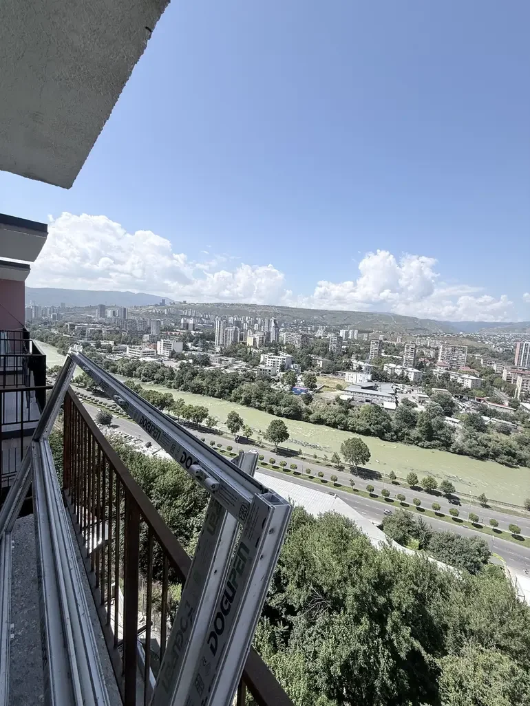 იყიდება 2 ოთახიანი ბინა სან. ზონა - ფოტო 7