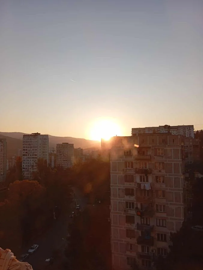 იყიდება 3 ოთახიანი ბინა ნუცუბიძის ფერდობში - ფოტო 3