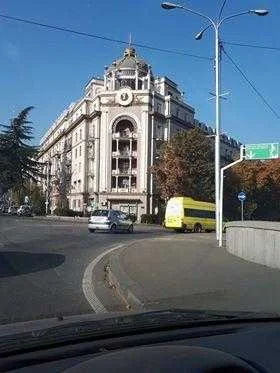 ქირავდება 3 ოთახიანი ბინა მთაწმინდაზე - ფოტო 1