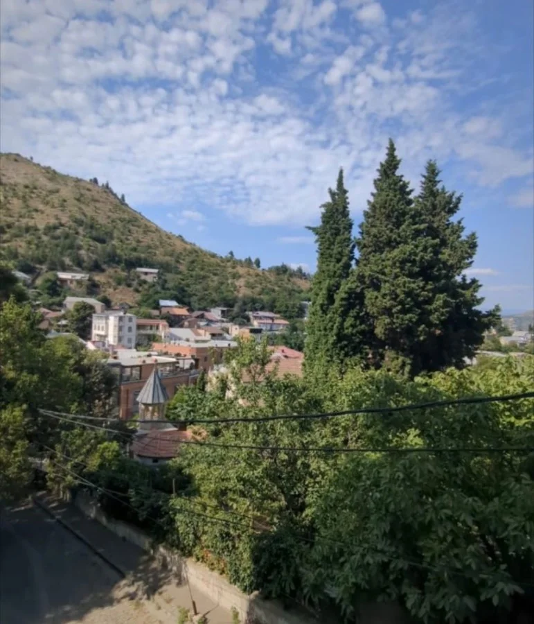 ქირავდება 2 ოთახიანი ბინა მთაწმინდაზე - ფოტო 1