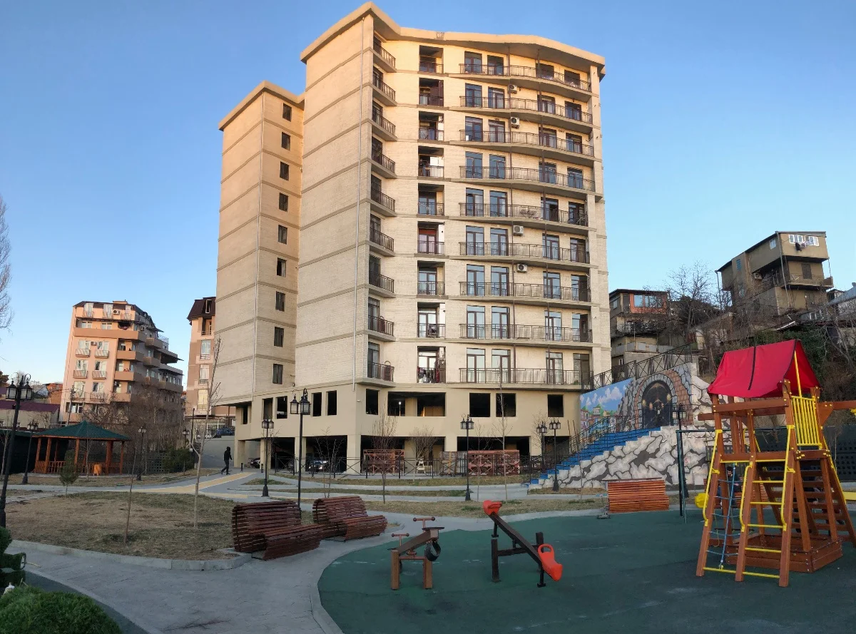 იყიდება 3 ოთახიანი ბინა ჩუღურეთში - ფოტო 1
