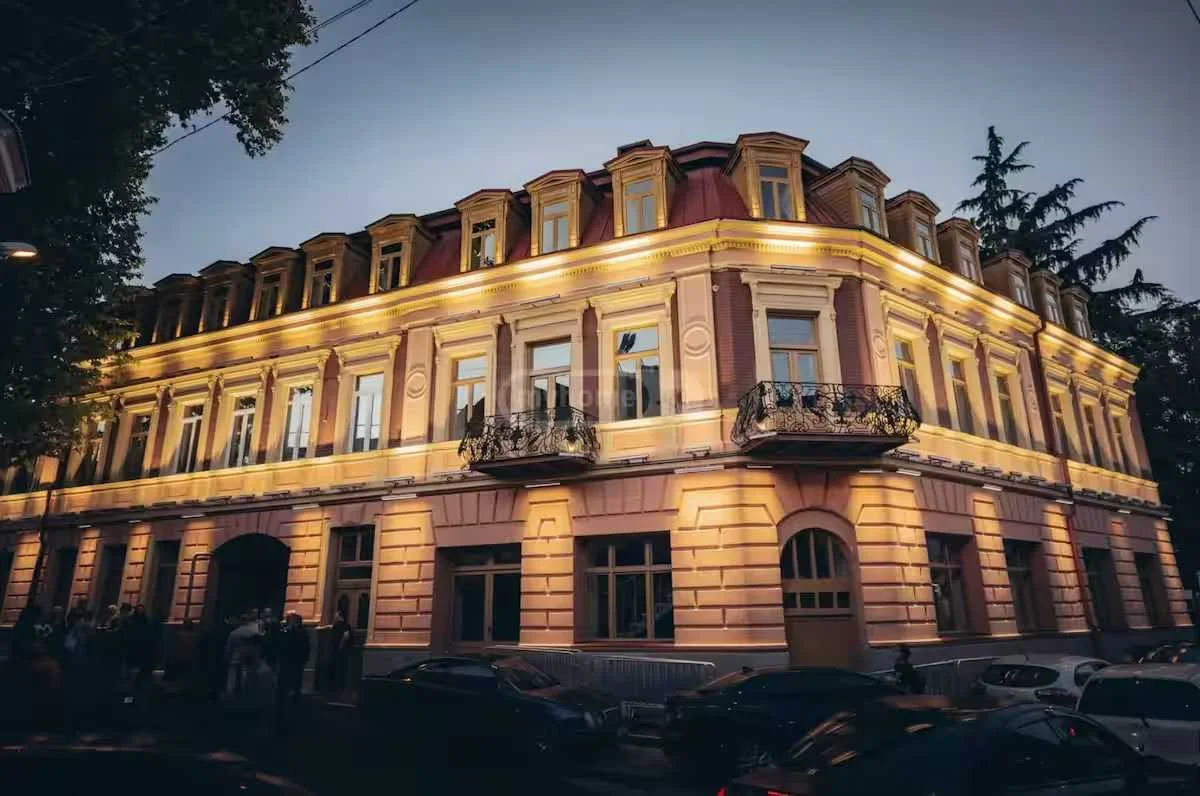 იყიდება 4 ოთახიანი ბინა ჩუღურეთში - ფოტო 1