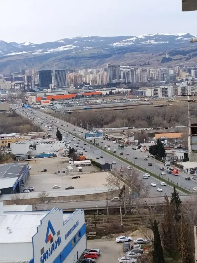 იყიდება 3 ოთახიანი ბინა სან. ზონა - ფოტო 6