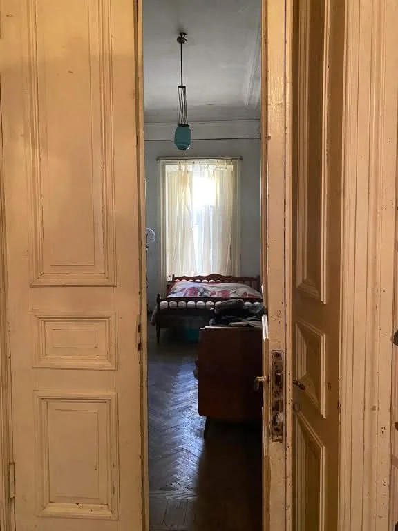 იყიდება 2 ოთახიანი ბინა სოლოლაკში - ფოტო 1